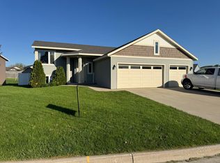 293 Eagle Ln, Zumbrota, MN 55992