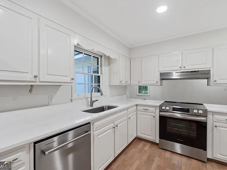 223 Brookwood Dr — Photo 13