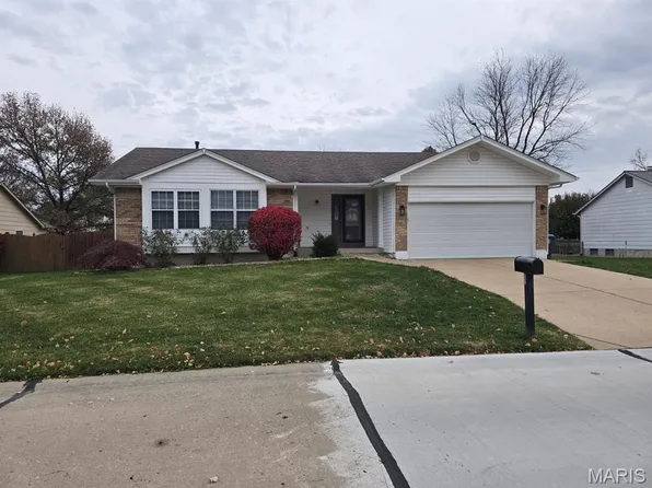 522 Pioneer Dr, Saint Peters, MO 63376