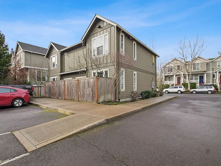 Leaf Apartments — Photo 16