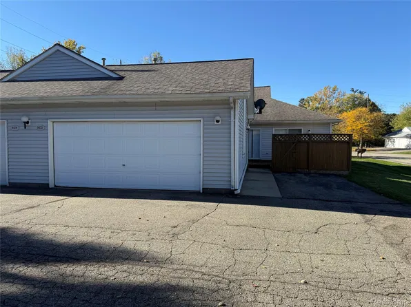 9473 Marina Dr, White Lake, MI 48386