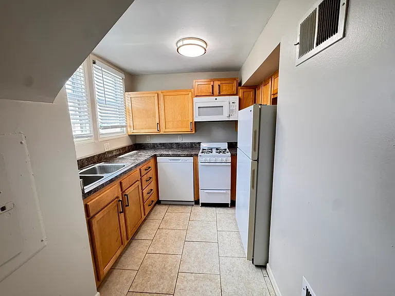 925 S 14th St #2 — Photo 3