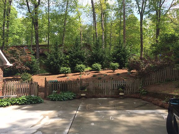 3rd image of 3659 E Twin Oaks Dr SE