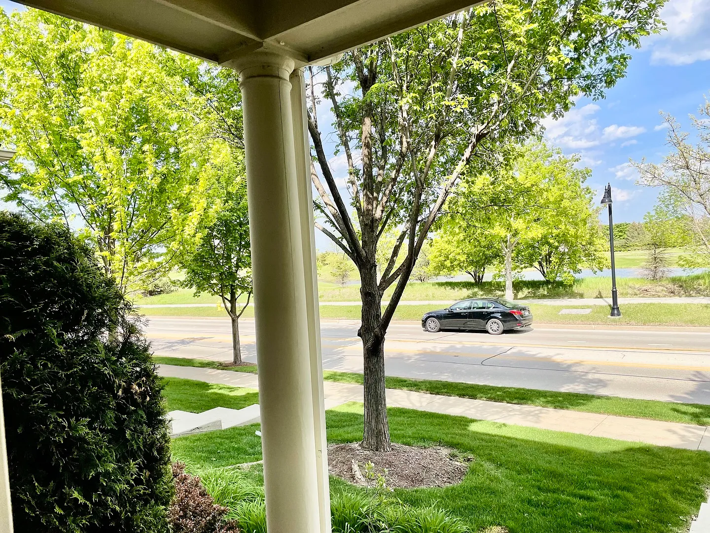 3 bed, 2.5 bath, 2216 sqft, $4,595 — Photo 4