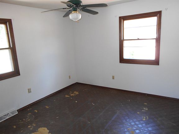 5th image of 3301 New England Dr