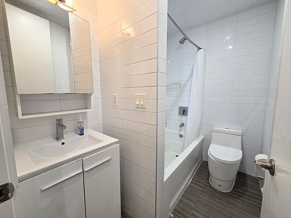 5th image of 4300 Broadway APT 1C