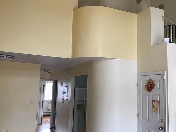 3rd image of 6125 172nd St #2FL