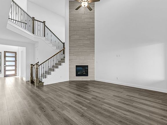 3rd image of 327 Trillium St