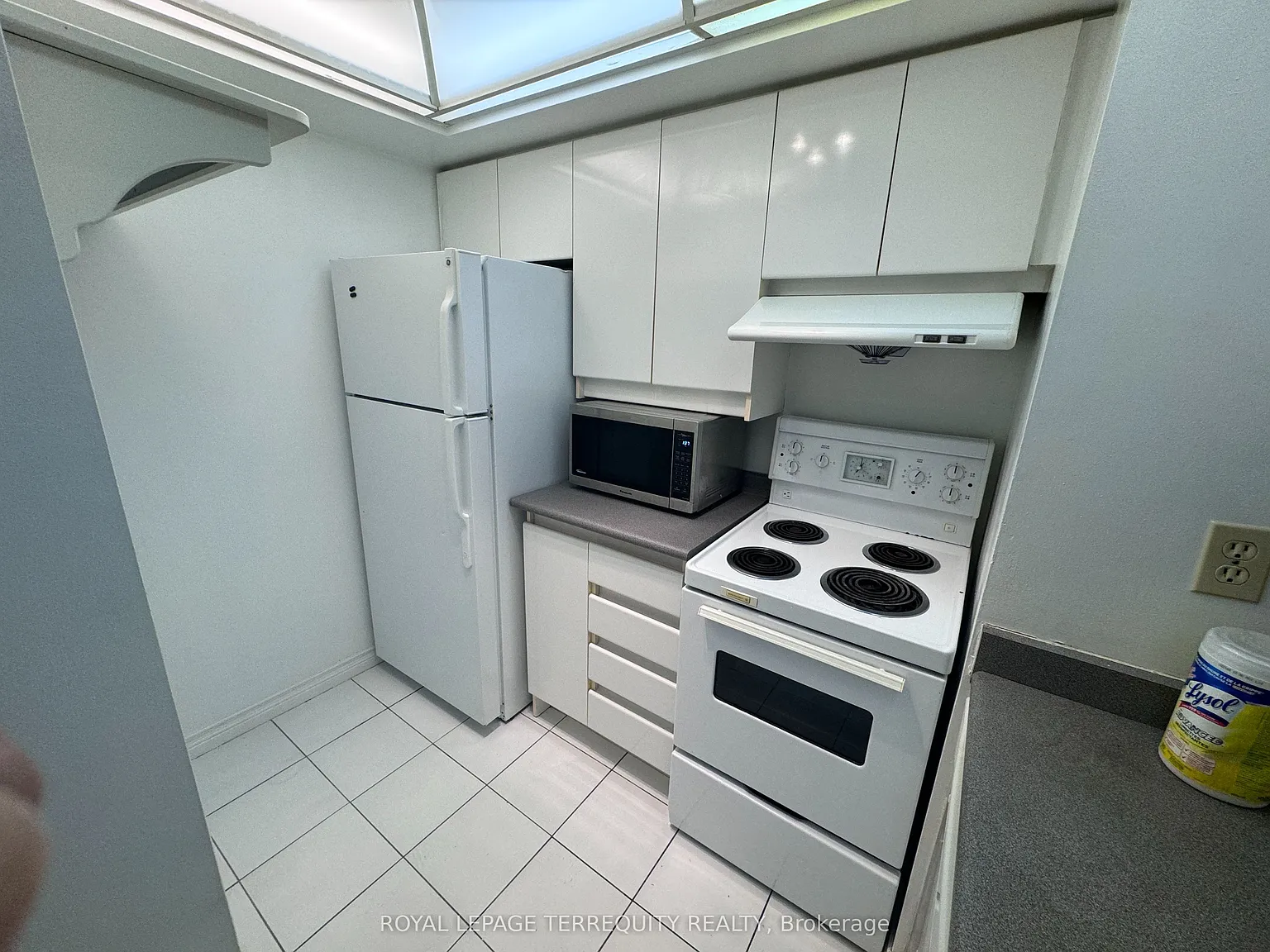 Studio, $1,900 — Photo 4
