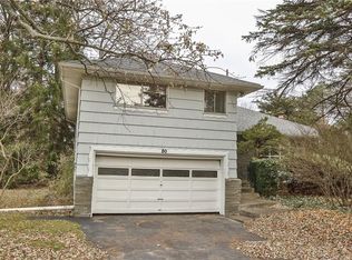 80 Hillbrook Cir, Pittsford, NY 14534