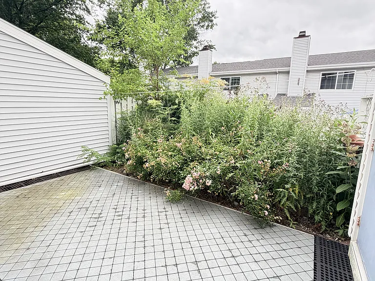 511 Thomas Rd — Photo 8