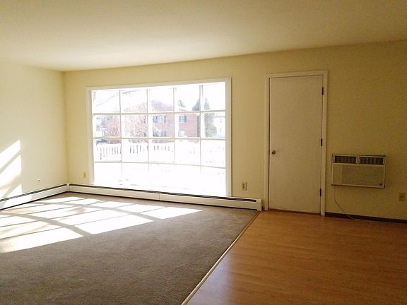 2nd image of 235 Williamsburg Dr APT 4