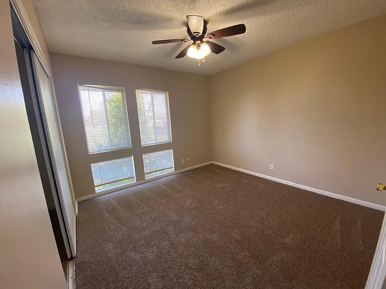 120 E Wilken Way #4 — Photo 5