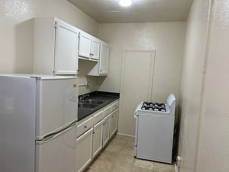 422 S Grand View St #A408 — Photo 13