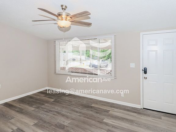 1807855_002_wm_-_living_room_13082945.jpg