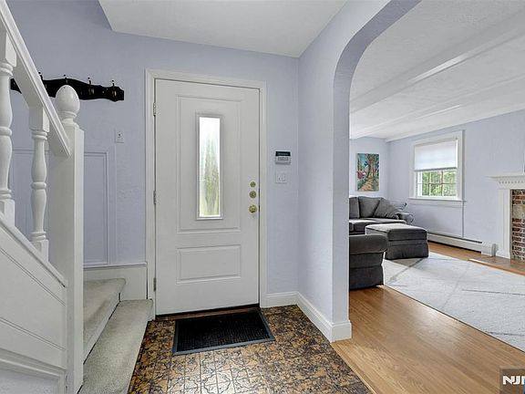3rd image of 1280 Sussex Rd
