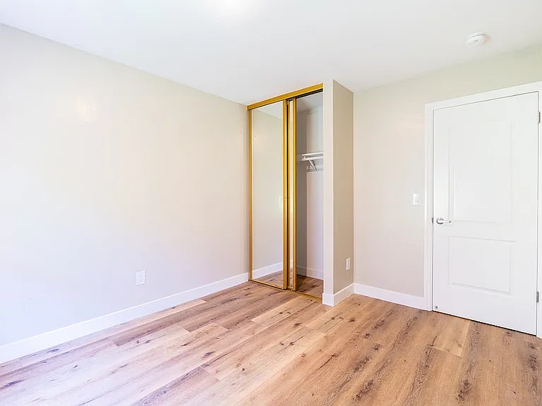 2620 Regent — Photo 8