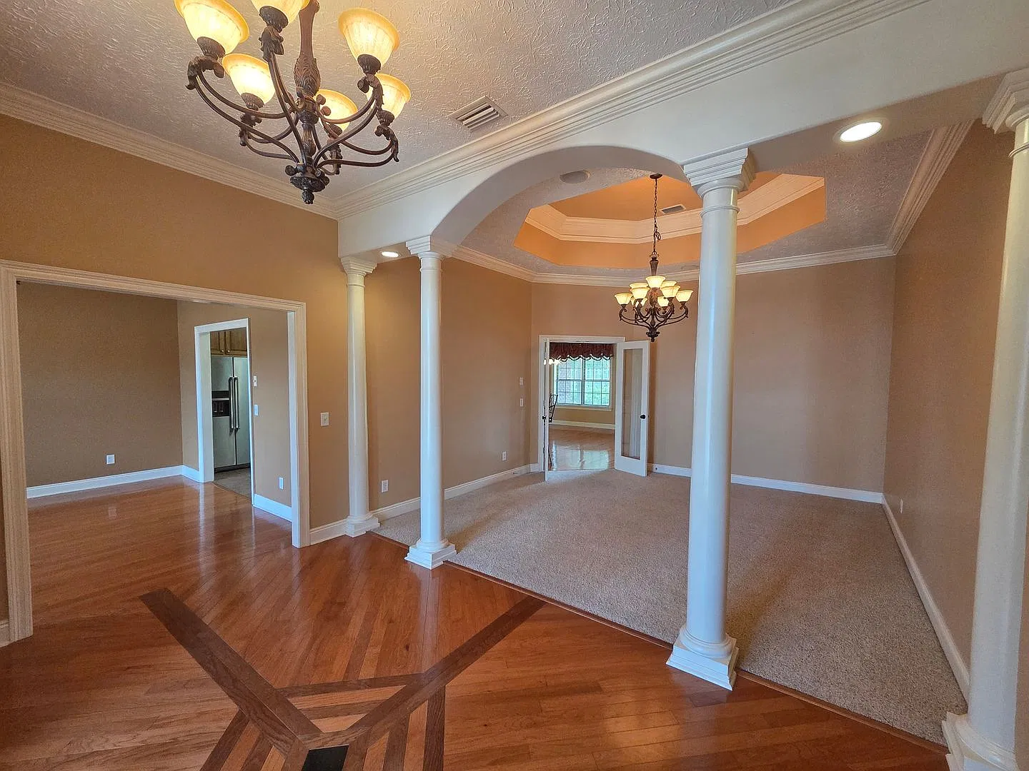 Luxurious 3Bed/3.5Ba Brick Home in an Established Neighborhood! *1/2 Off Security Deposit for Act... — Photo 3