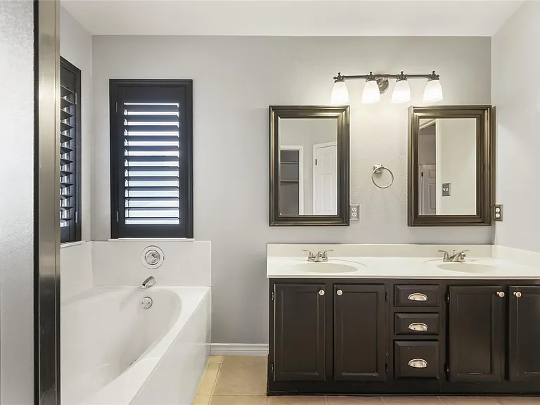 2604 Stenson Dr — Photo 25