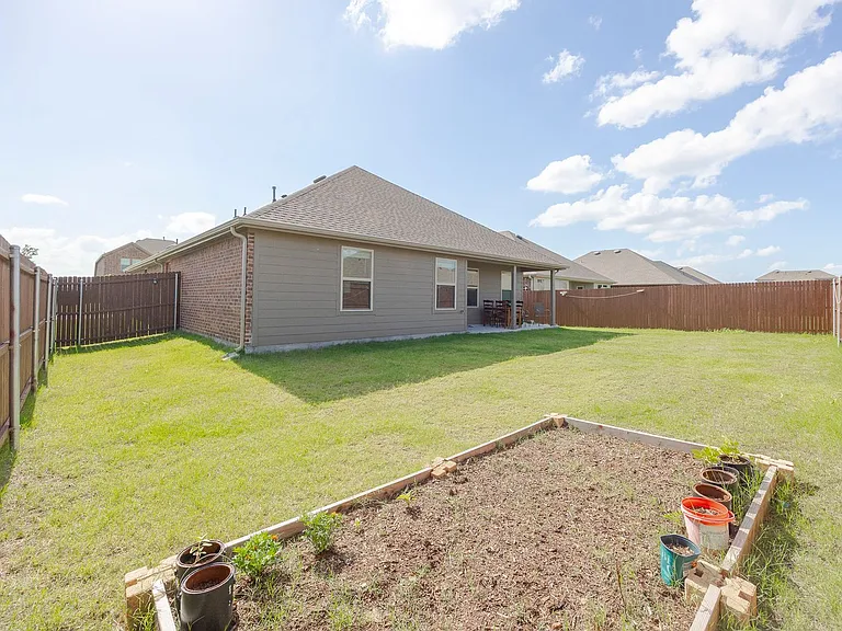 1205 Colonial Bluff Ln — Photo 37