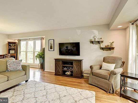 3rd image of 6649 Beach Dr