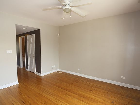 4th image of 5210 N Sawyer Ave #4