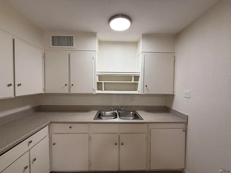 723 N Musgrove Ave — Photo 9