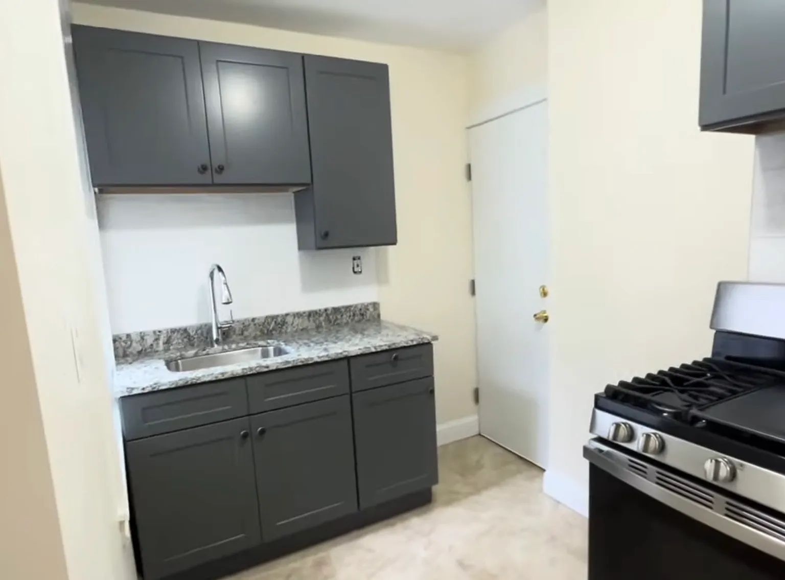 2 bed, 875 sqft, $2,295 — Photo 2