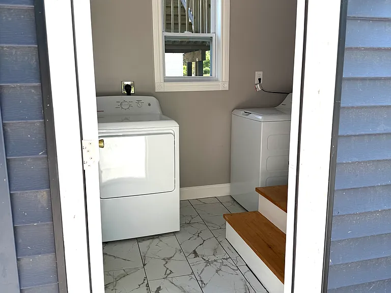112 Old Glenwood Rd #2 — Photo 3