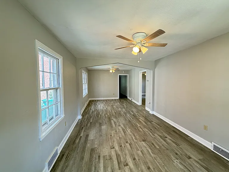 1192 Haeberle Ave — Photo 4