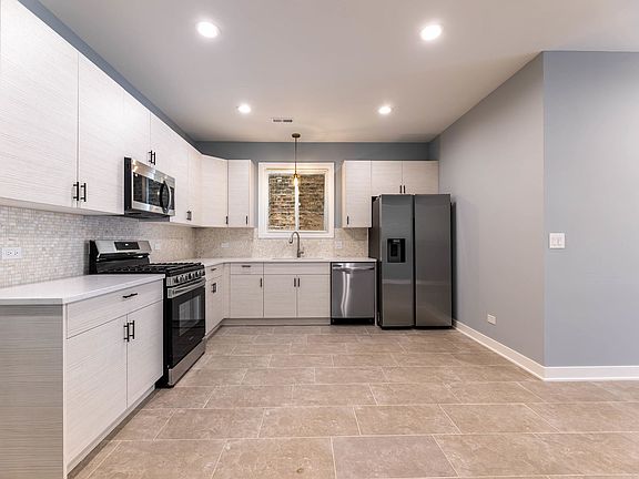 5th image of 3031 W Warren Blvd