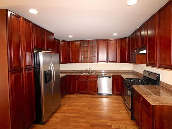 4th image of 14062 Burden Cres #2B