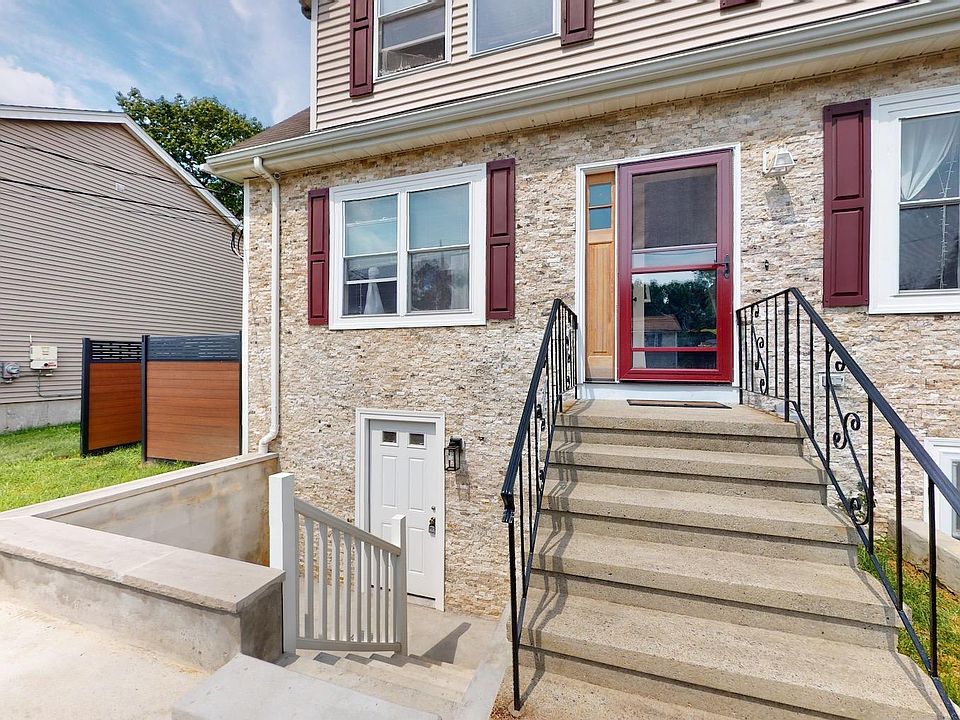 Exterior Garden level unit entryway/patio