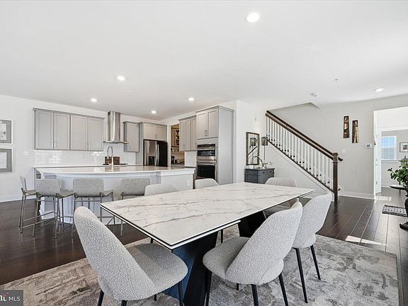 5th image of 279 Red Leaf Ln