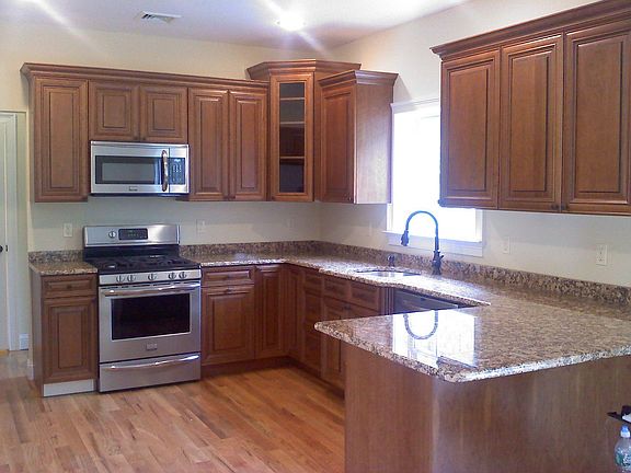 5th image of 17 Newport Ct