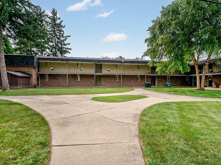 Waverly House Apartments — Photo 11