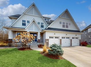 165 Wildwood Ct, Mahtomedi, MN 55115