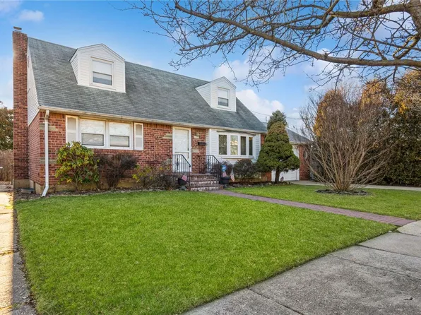 1117 Mirabelle Avenue, Westbury, NY 11590