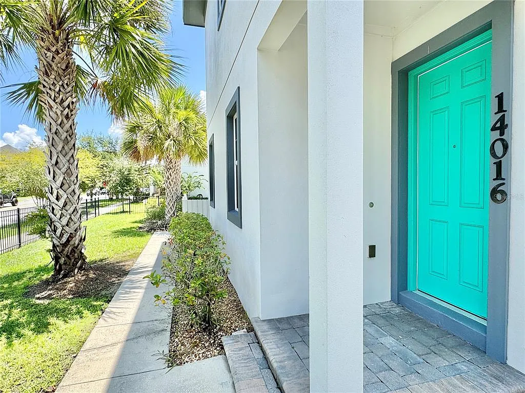 1 bed, 1.0 bath, 900 sqft, $1,900 — Photo 2