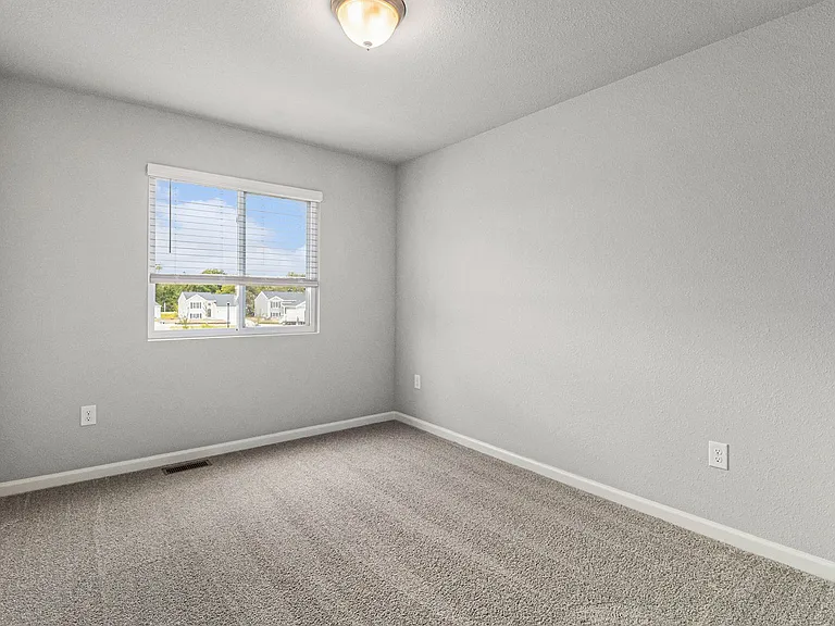 2216 Macatawa Ln — Photo 14