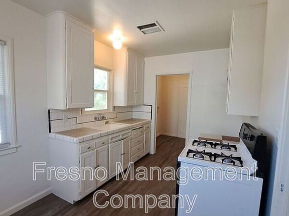 4th image of 438 N Effie St