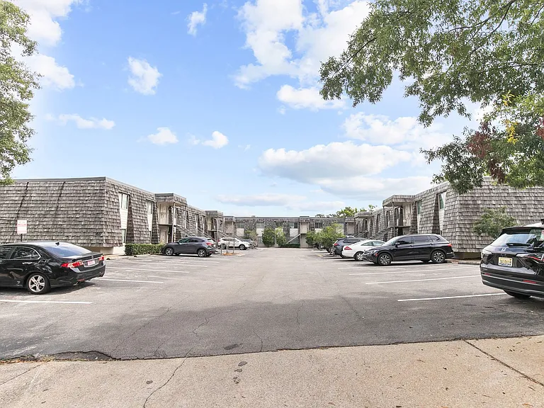Linridge Apartments — Photo 21