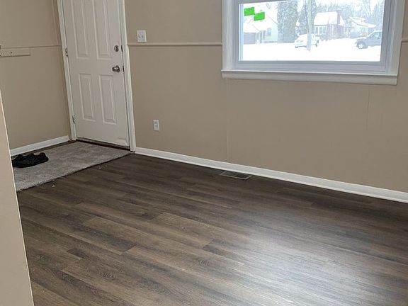 4th image of 18637 Hazelwood St