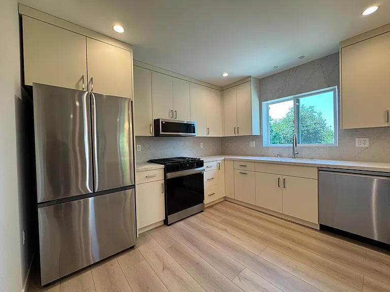 18320 Ingomar St #2 — Photo 8