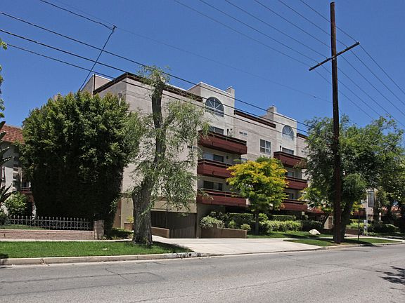 2nd image of 15009 Moorpark St #1B-1Ba-750Sqft