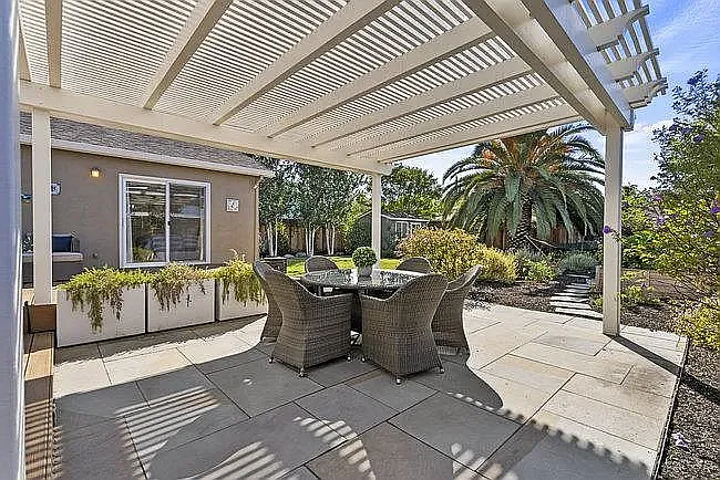 380 Wilton Ave — Photo 16