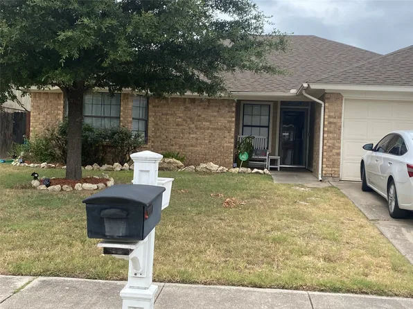 828 Arcadia St, Saginaw, TX 76179