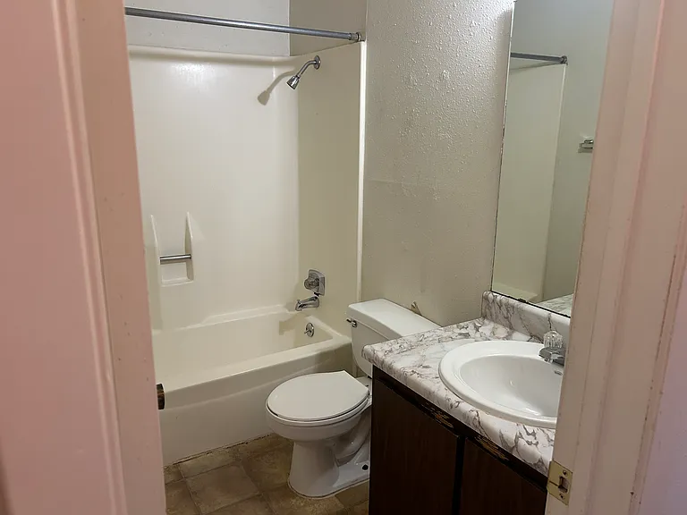 202 Oak Trail Dr #B — Photo 8