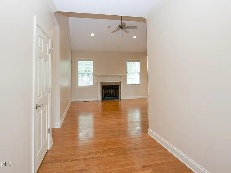 34 Princess Gate Dr — Photo 6