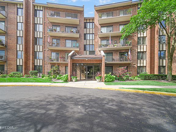 3rd image of 701 Lake Hinsdale Dr APT 301